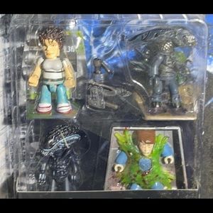 MEZCO 2004 ALIENS Mez-Itz 4 Action Figures NIB NWT